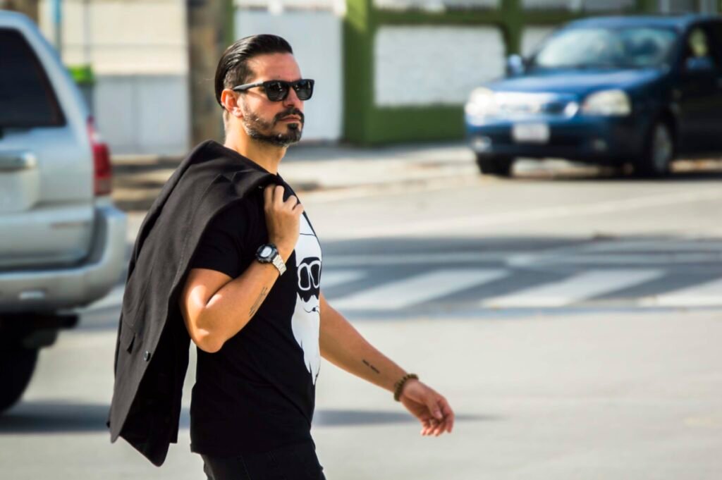 Imagen de Hugo Ocando Caminando en la calle